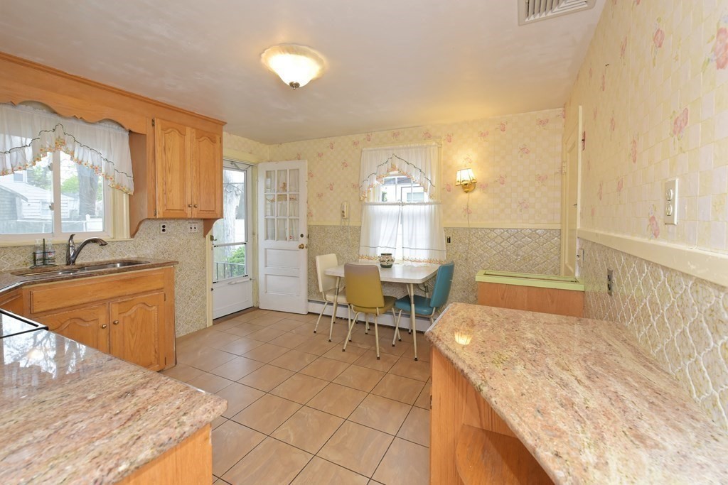 29 Thelma Road Framingham, MA 01702 - Photo 7 of 32 Gallery Image 7