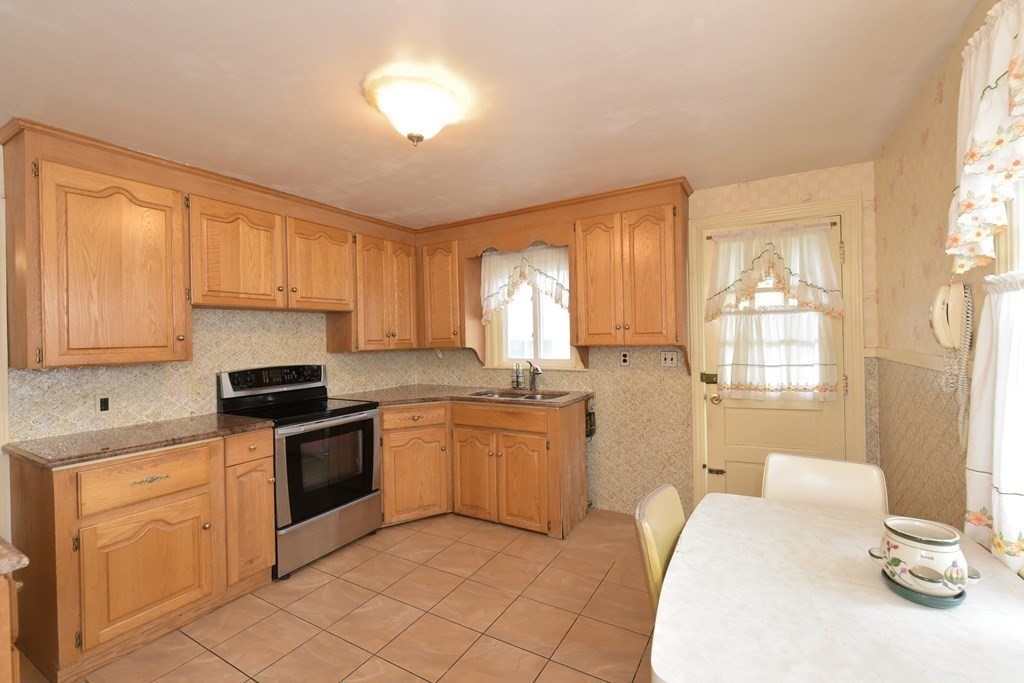 29 Thelma Road Framingham, MA 01702 - Photo 9 of 32 Gallery Image 9