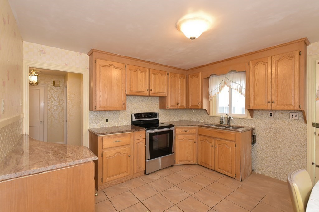 29 Thelma Road Framingham, MA 01702 - Photo 10 of 32 Gallery Image 10