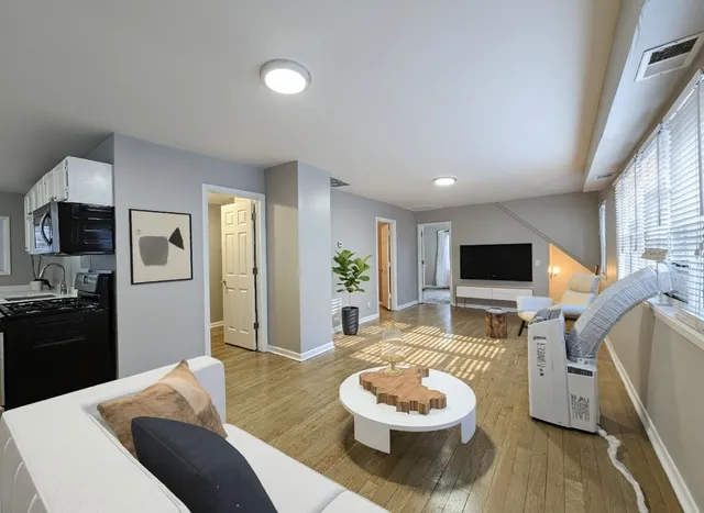 $2,450 | 2623 North Emmett Street, Chicago, IL 60647