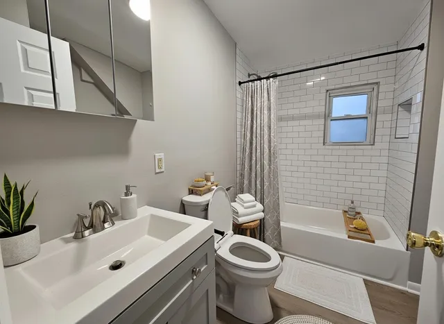 $2,450 | 2623 North Emmett Street, Chicago, IL 60647