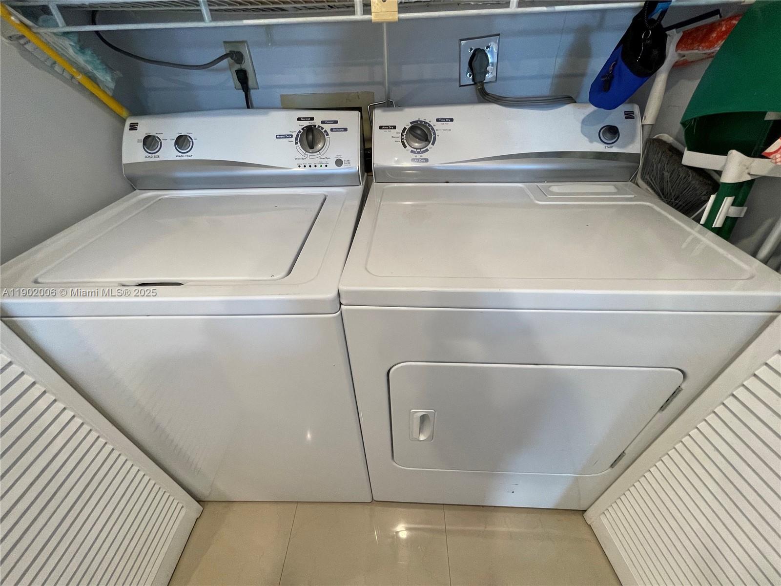 540 Brickell Key Drive, Unit 711 Miami, FL 33131 - Photo 29 of 37 a close view of sink