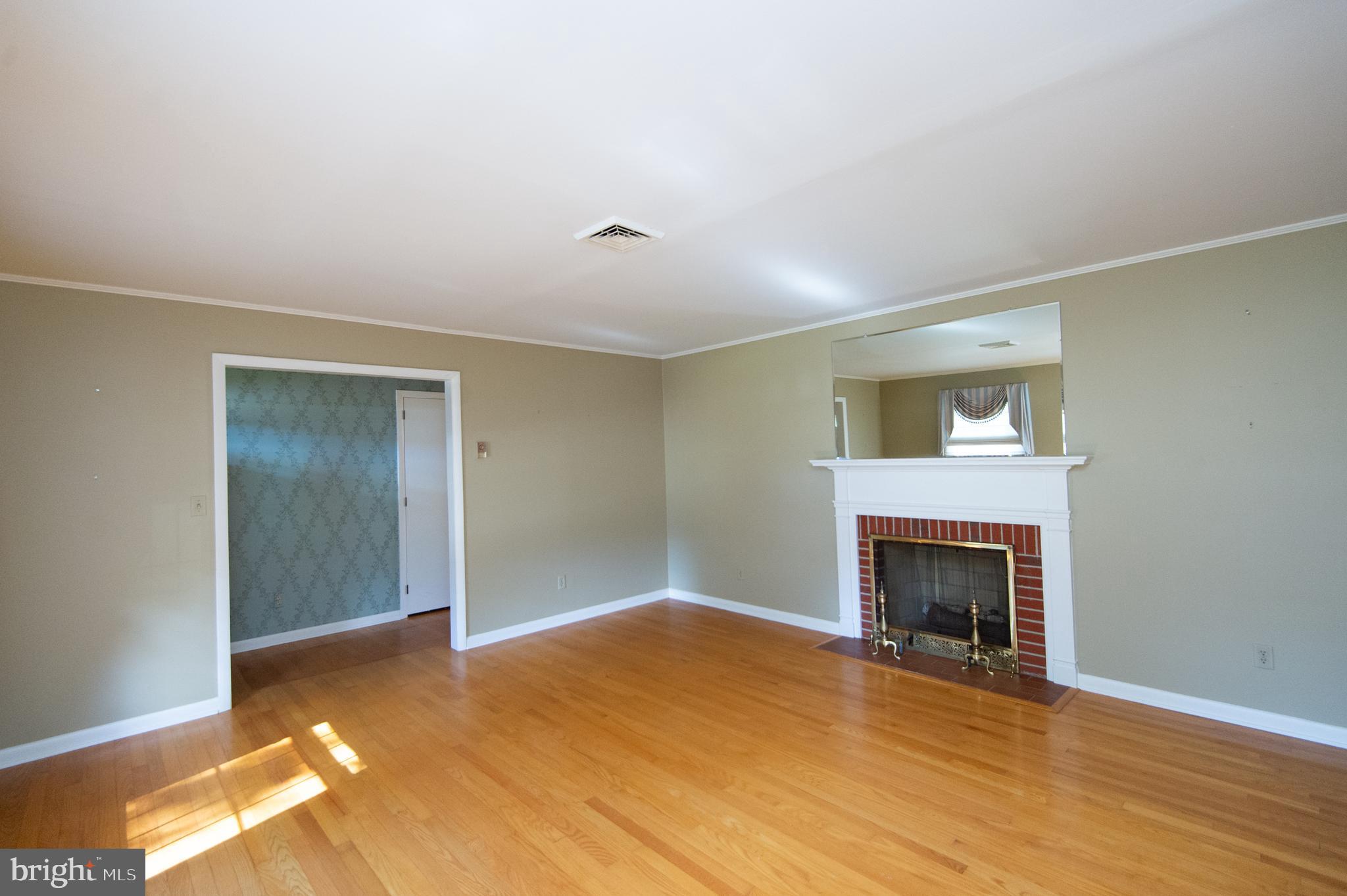 1 Kiowa Road Cambridge, MD 21613 - Photo 2 of 30 living room