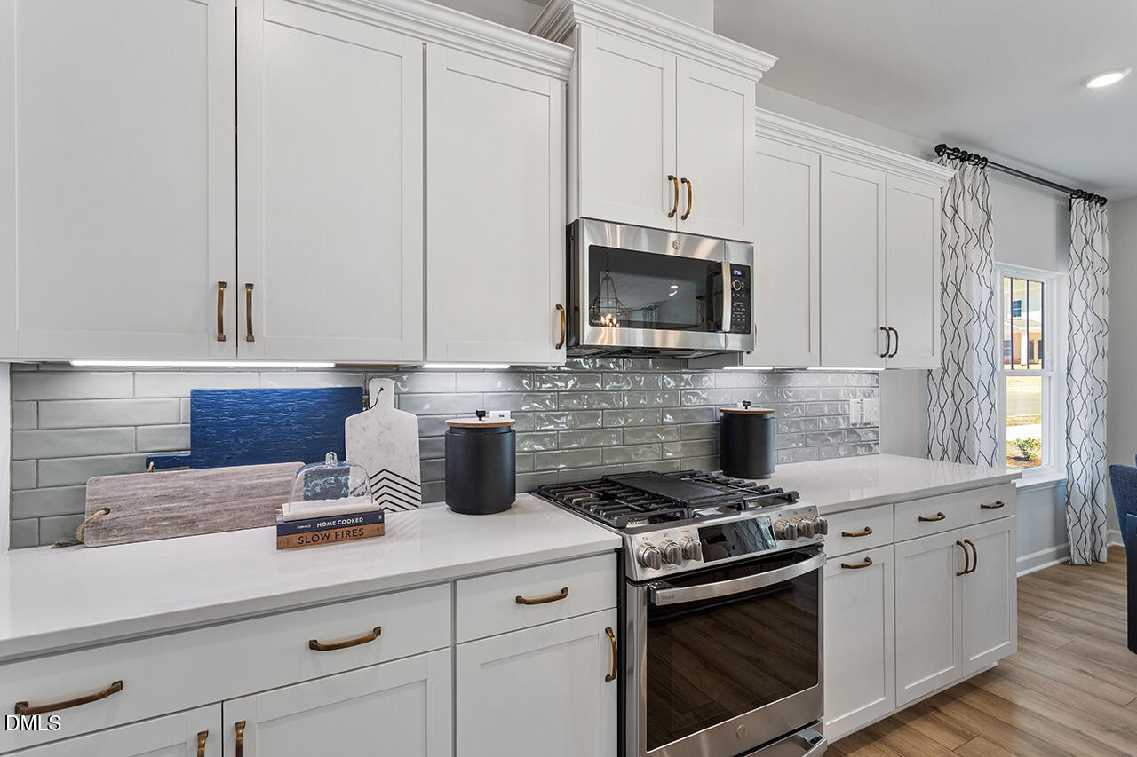 552 Georgias Landing Parkway, Unit 53 Raleigh, NC 27603 - Photo 7 of 16 Kitchen Range - Furniture not inlcuded