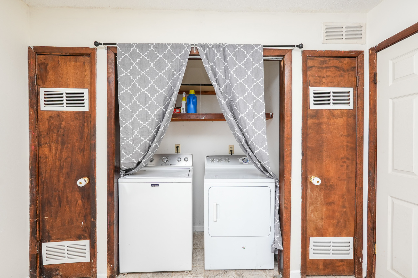 165 East Baker Street Manteno, IL 60950 - Photo 18 of 38 a view of a hallway with entryway