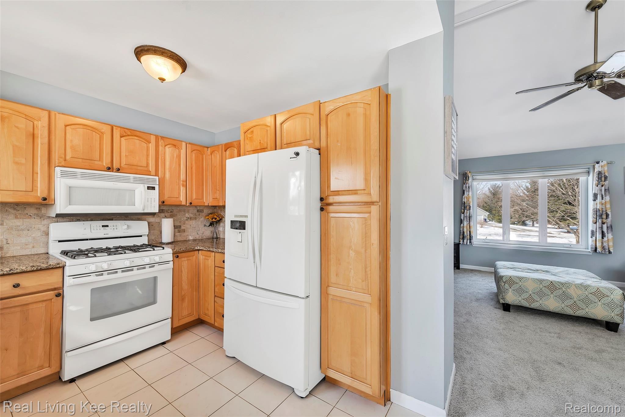 2733 Pheasant Court Rochester, MI 48306 - Photo 15 of 34 2733-Pheasant-Court-Rochester-MI-windowstill-11.jpg