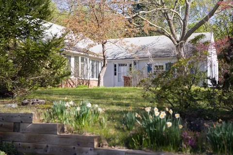$2,095,000 | 5 Summer Street, Weston, MA 02493