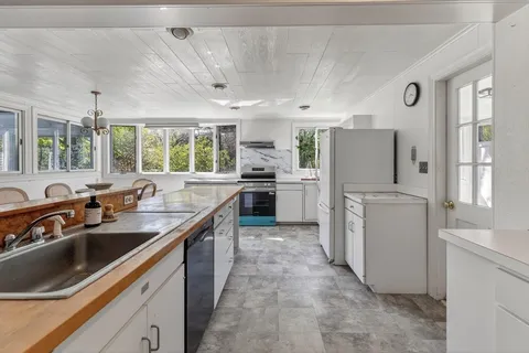 $2,095,000 | 5 Summer Street, Weston, MA 02493