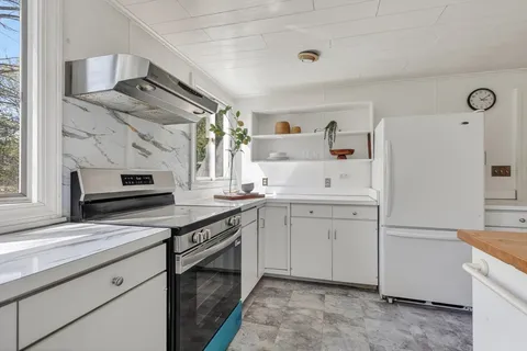 $2,095,000 | 5 Summer Street, Weston, MA 02493