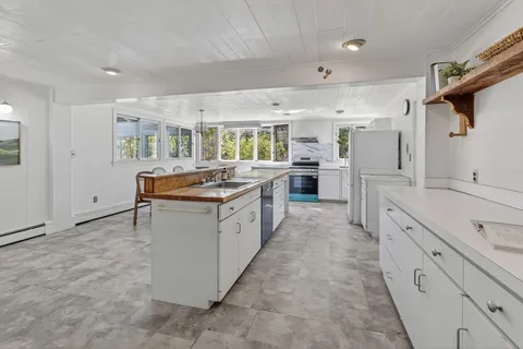 $2,095,000 | 5 Summer Street, Weston, MA 02493