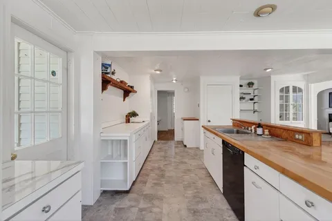 $2,095,000 | 5 Summer Street, Weston, MA 02493