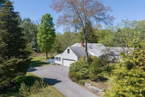 $2,095,000 | 5 Summer Street, Weston, MA 02493