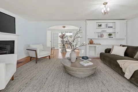 $2,095,000 | 5 Summer Street, Weston, MA 02493