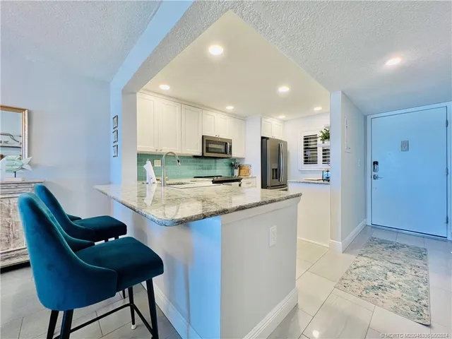 $2,400 | 9400 South Ocean Drive, Unit 304B, Jensen Beach, FL 34957