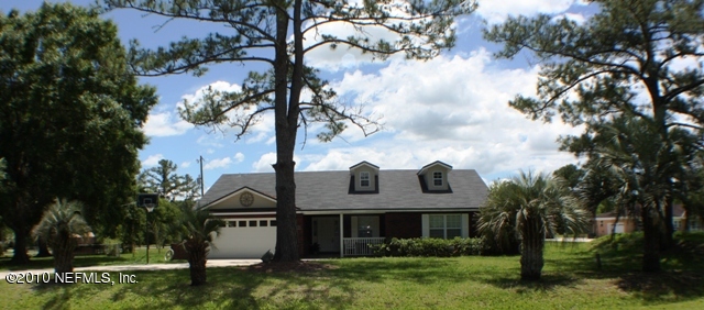 54178 Snyder Road Callahan, FL 32011 - Photo 1 of 14 a front view of a house with garden