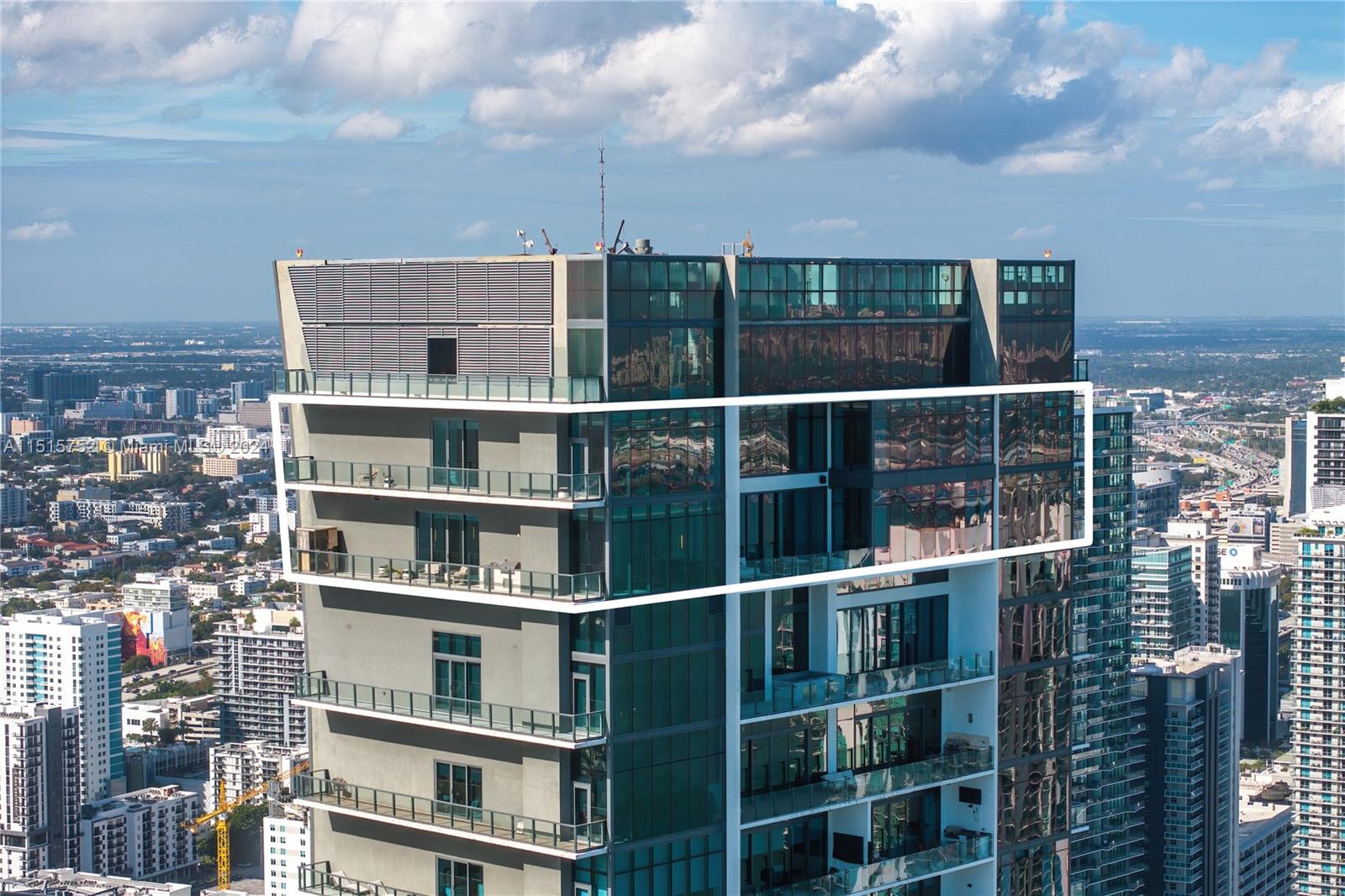 1451 Brickell Avenue, Unit PH56 Miami, FL 33131 - Photo 49 of 54 a view of a balcony