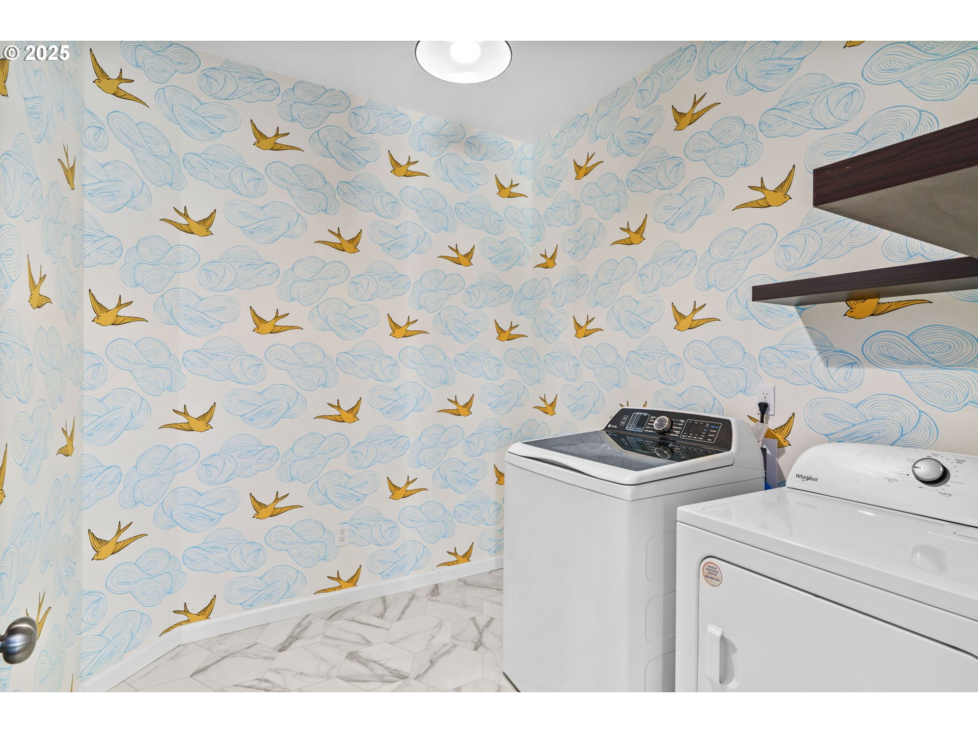 2187 East Madison Avenue Cottage Grove, OR 97424 - Photo 14 of 41 a utility room with dryer and washer