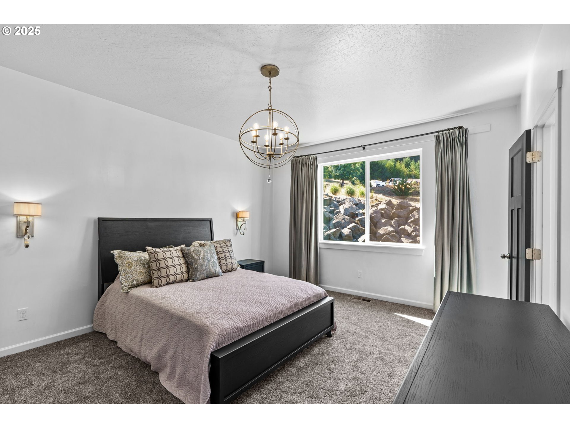 2187 East Madison Avenue Cottage Grove, OR 97424 - Photo 15 of 41 a bedroom with a large bed and a window