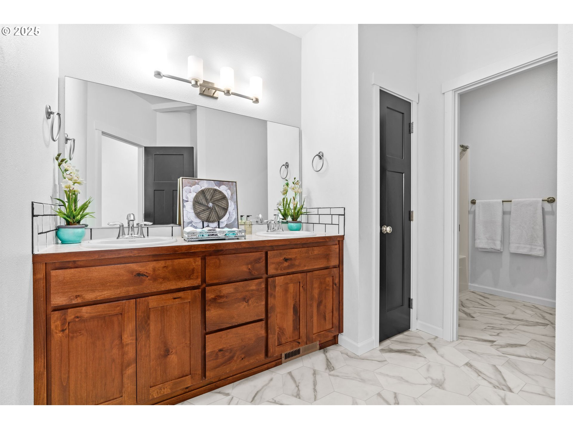 2187 East Madison Avenue Cottage Grove, OR 97424 - Photo 18 of 41 a bathroom with a sink and a mirror