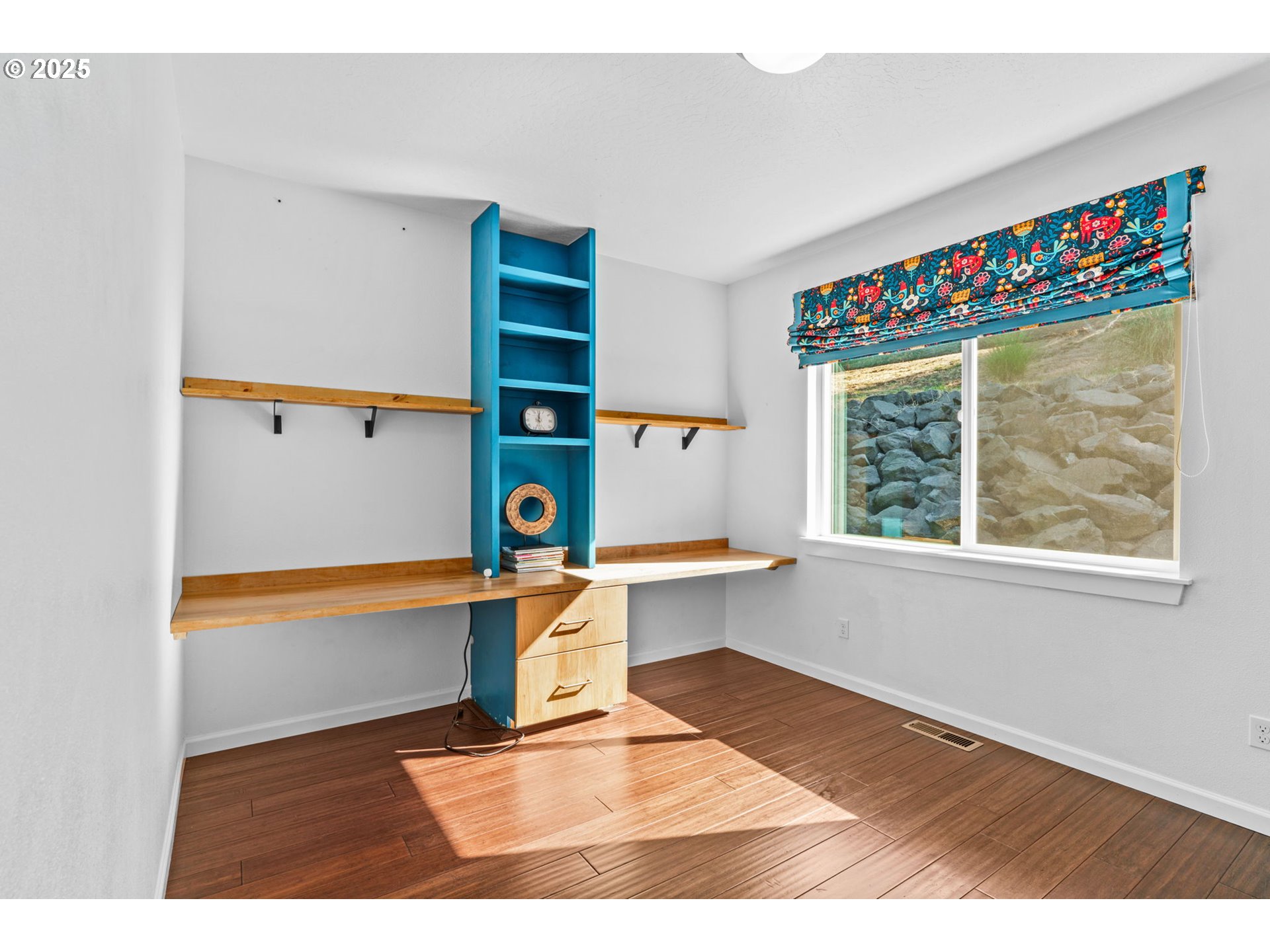 2187 East Madison Avenue Cottage Grove, OR 97424 - Photo 19 of 41 a view of an empty room with a window