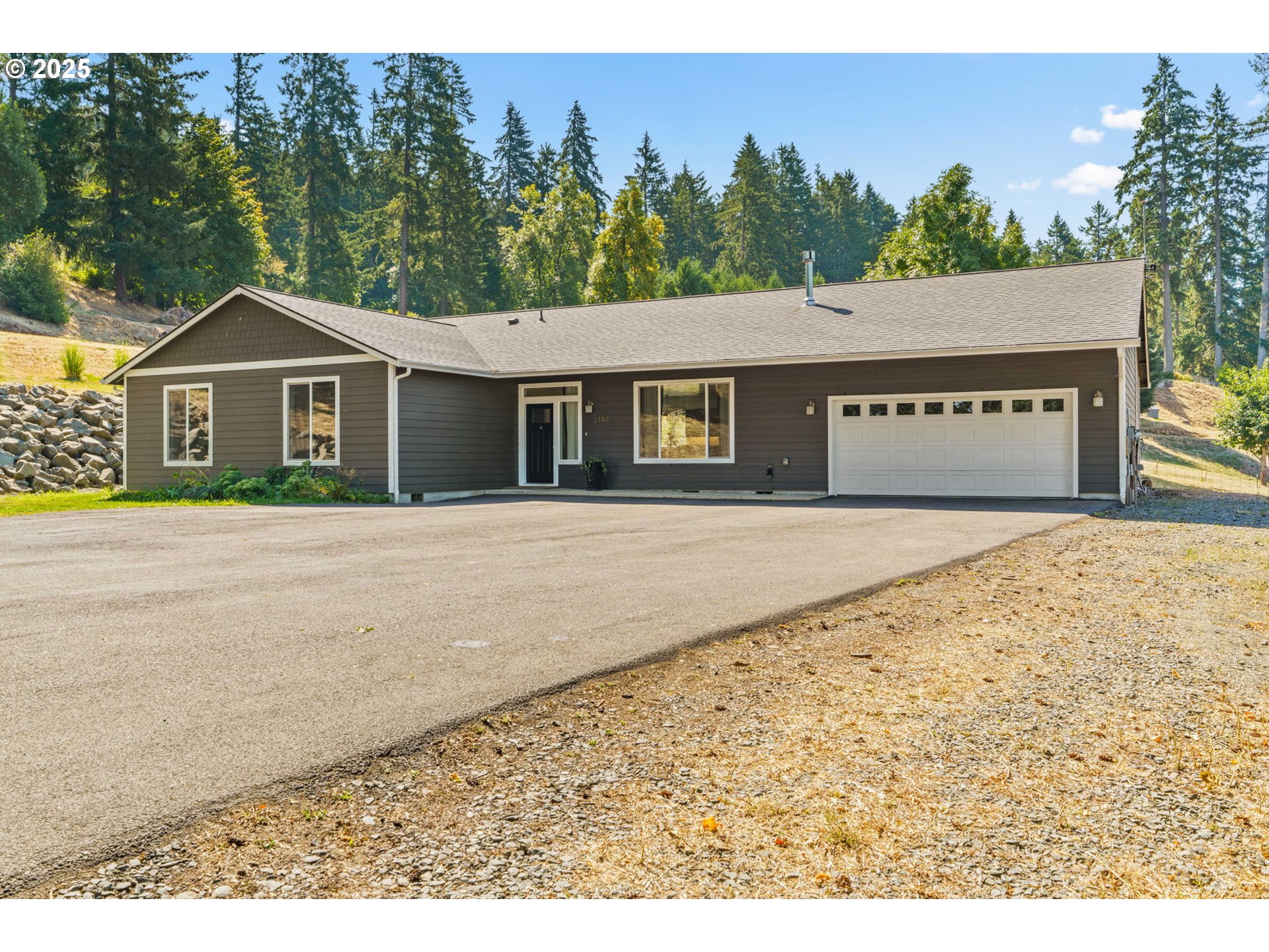 2187 East Madison Avenue Cottage Grove, OR 97424 - Photo 3 of 41 a front view of a house with a yard