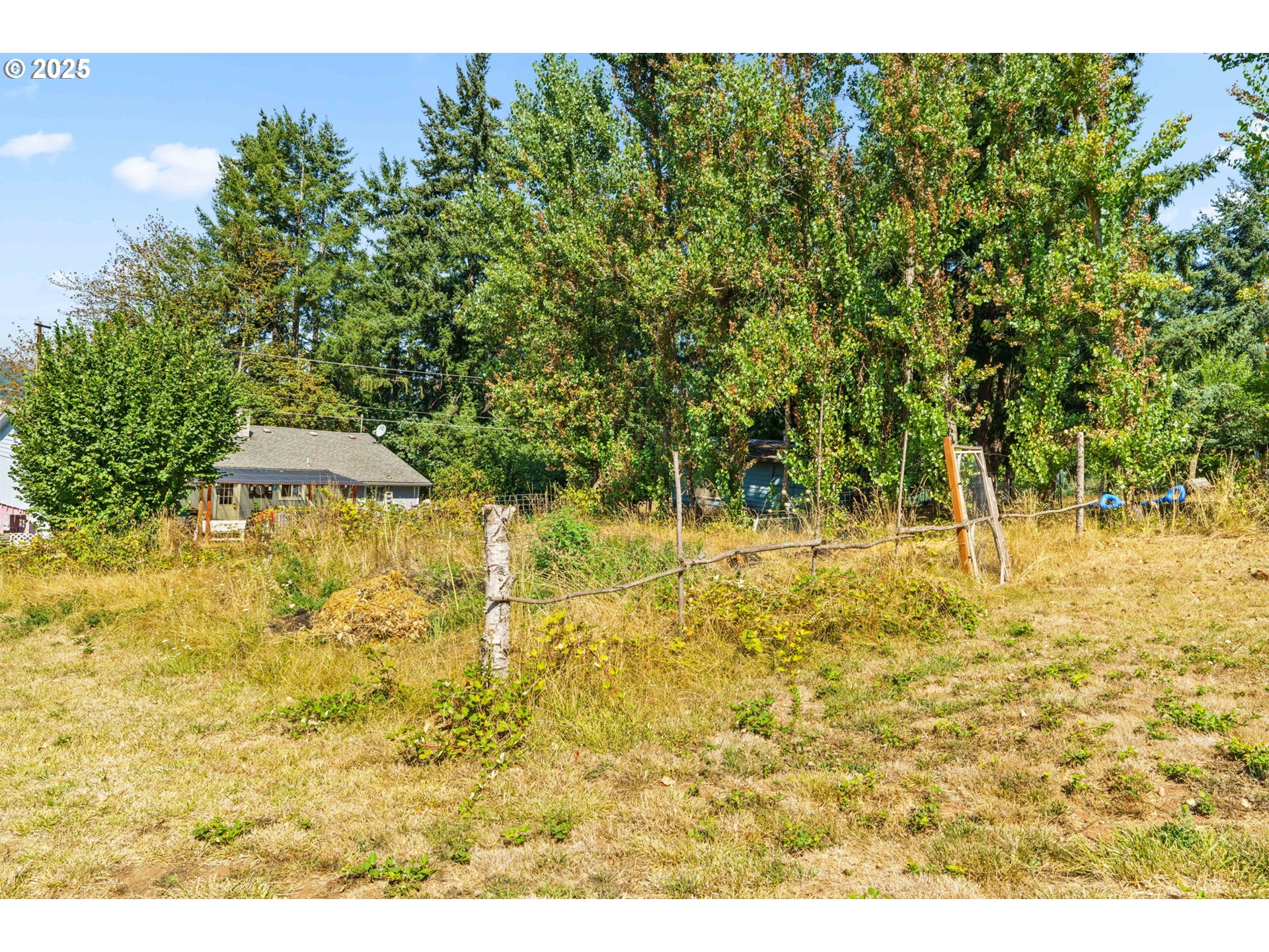 2187 East Madison Avenue Cottage Grove, OR 97424 - Photo 31 of 41 a view of outdoor space and yard