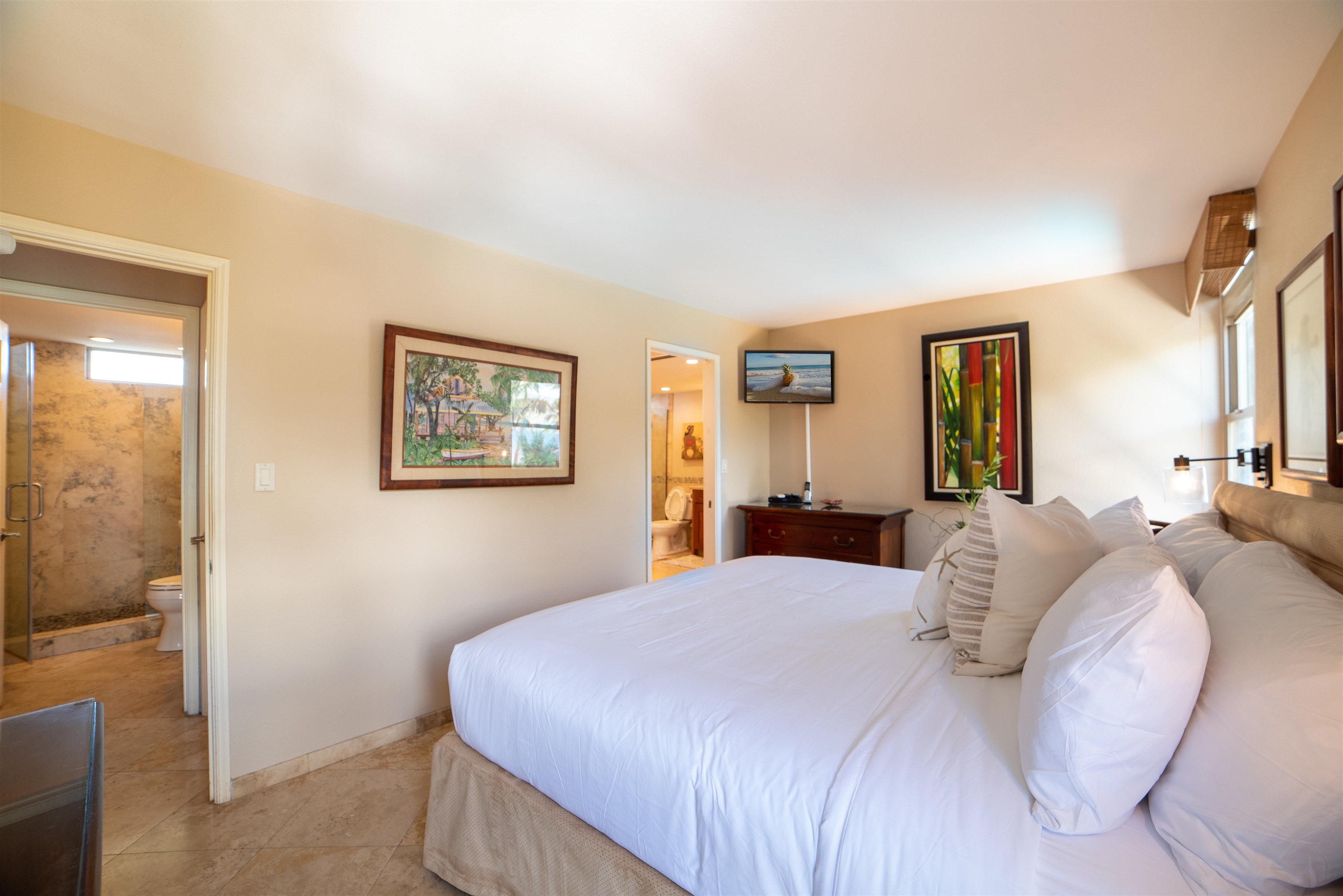 73 North Kihei Road, Unit 308 Kihei, HI 96753 - Photo 19 of 23 a bedroom with a bed and a painting on the wall