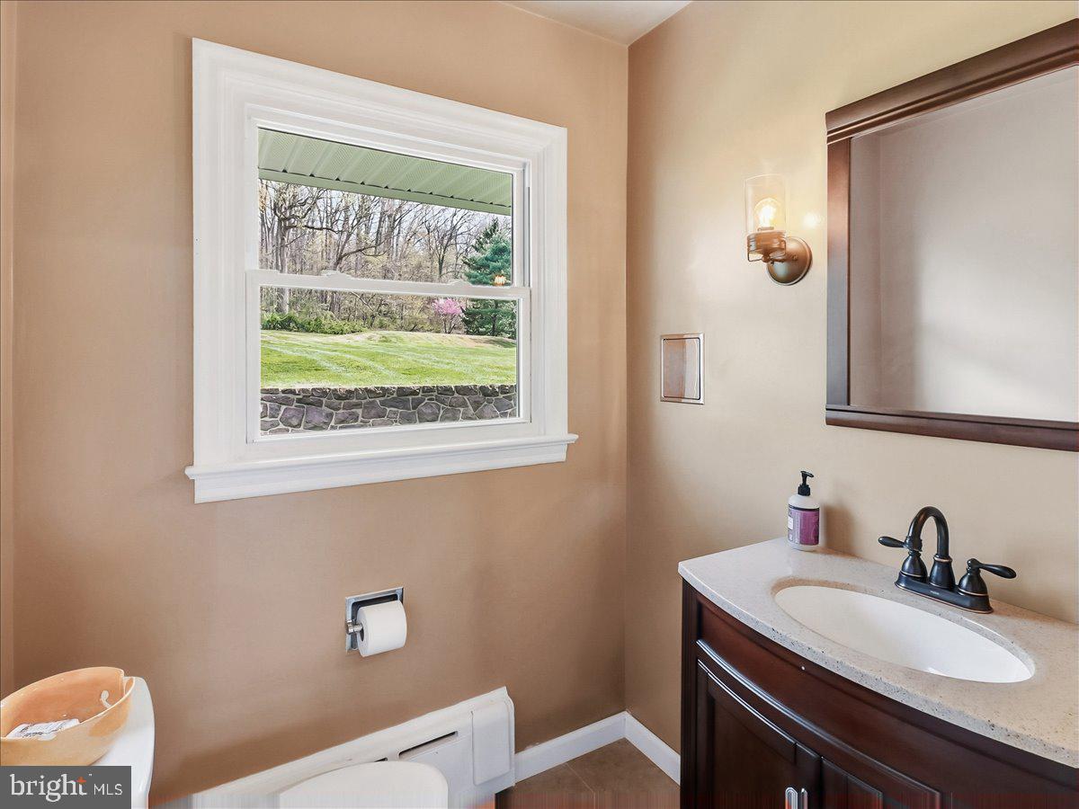 41 Porters Mill Road Pottstown, PA 19465 - Photo 17 of 37 Main floor powder room