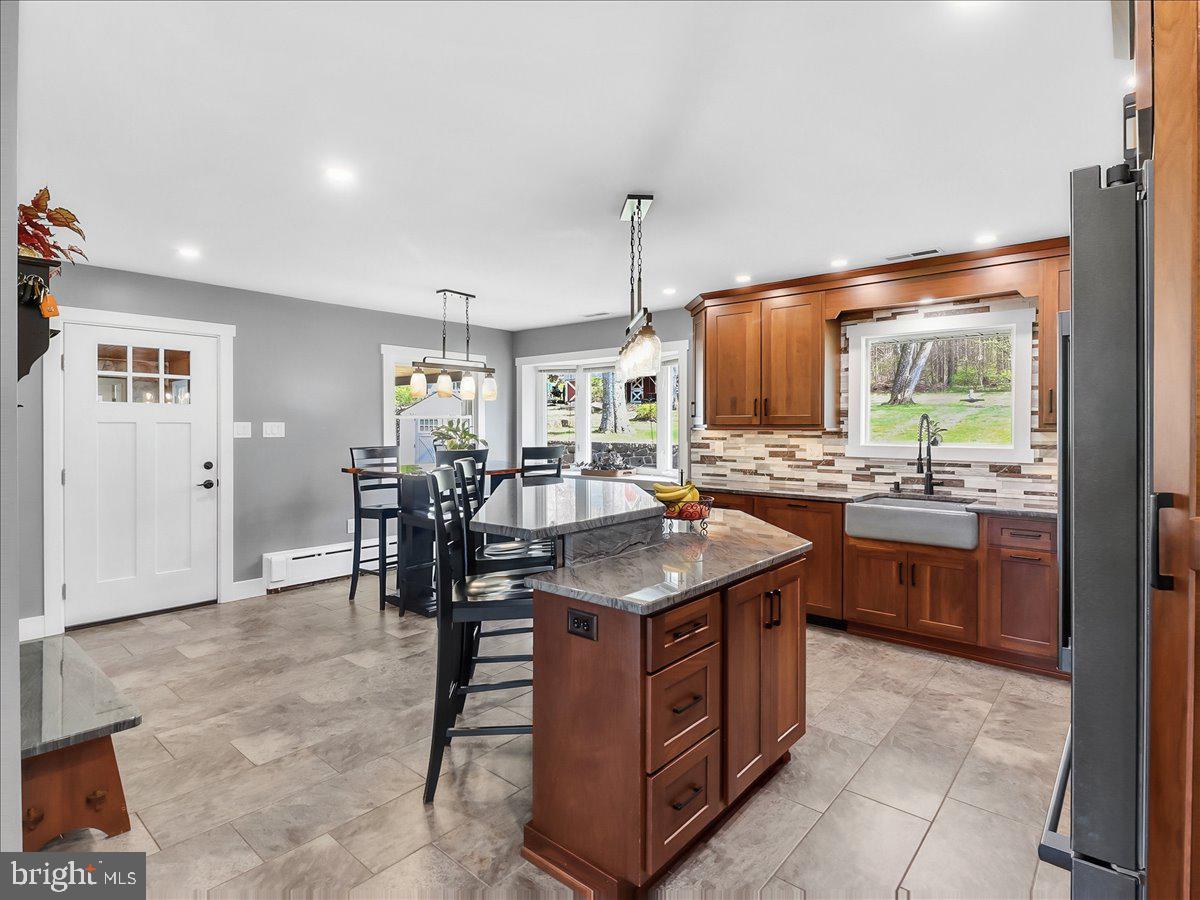 41 Porters Mill Road Pottstown, PA 19465 - Photo 4 of 37 Island with seating