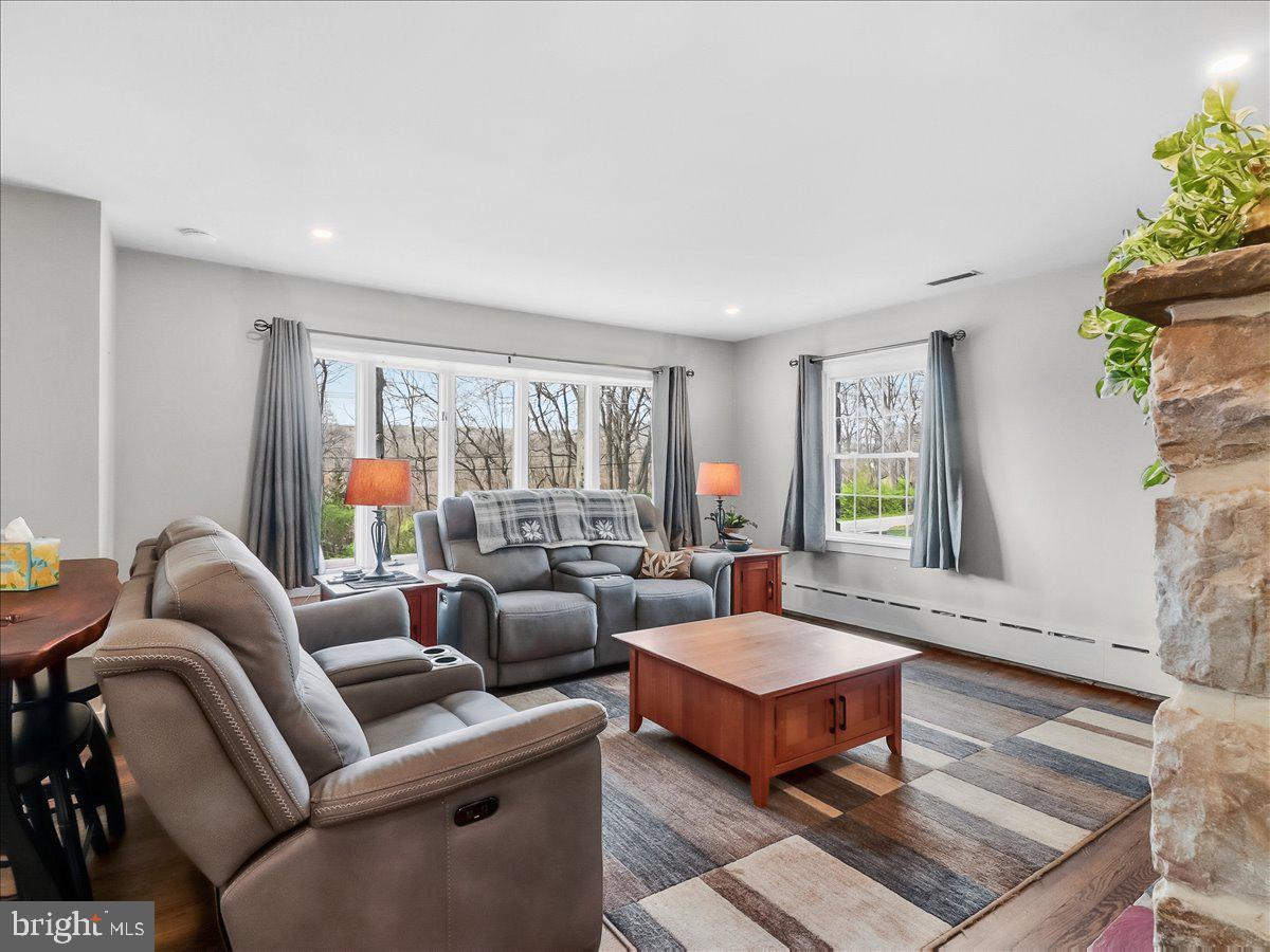 41 Porters Mill Road Pottstown, PA 19465 - Photo 6 of 37 Large comfortable living room