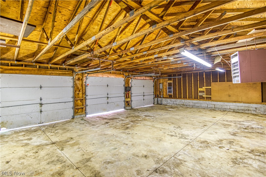 1042 Center Road Clinton, OH 44216 - Photo 3 of 24