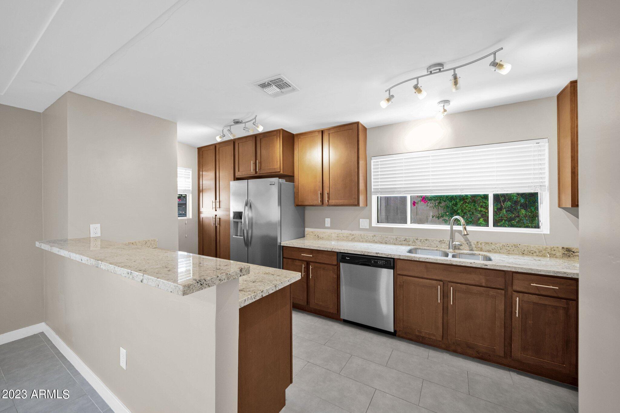 925 West McDowell Road, Unit 105 Phoenix, AZ 85007 - Photo 4 of 24 12-web-or-mls-DSC04479