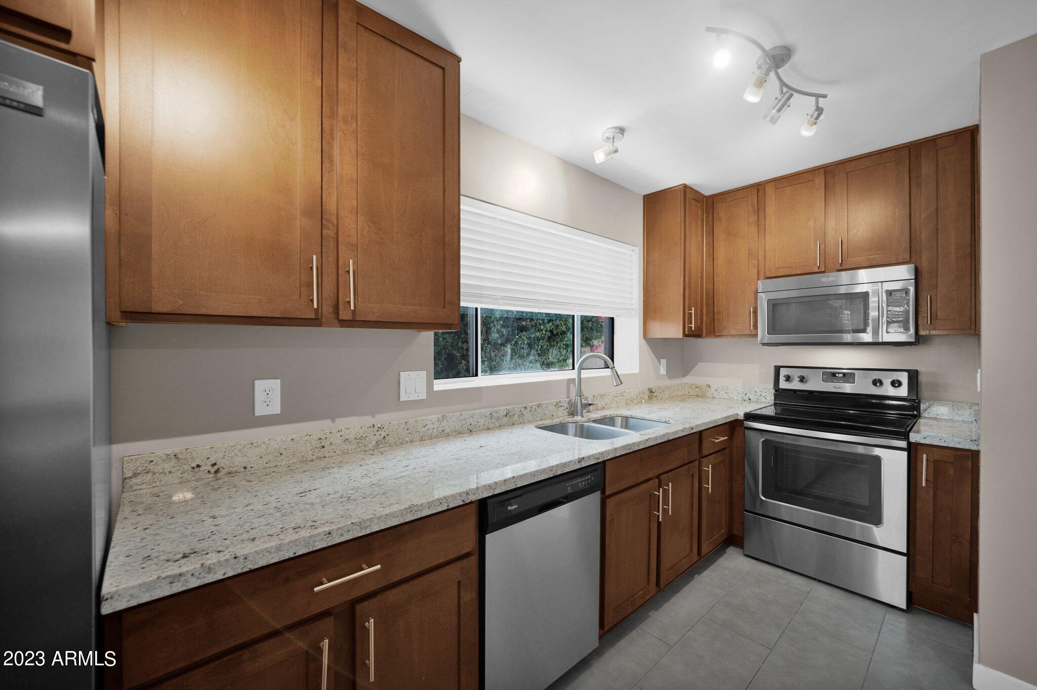 925 West McDowell Road, Unit 105 Phoenix, AZ 85007 - Photo 5 of 24 13-web-or-mls-DSC04481