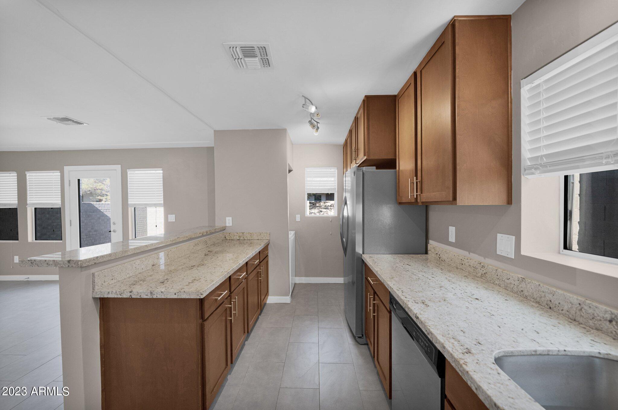 925 West McDowell Road, Unit 105 Phoenix, AZ 85007 - Photo 6 of 24 14-web-or-mls-DSC04483