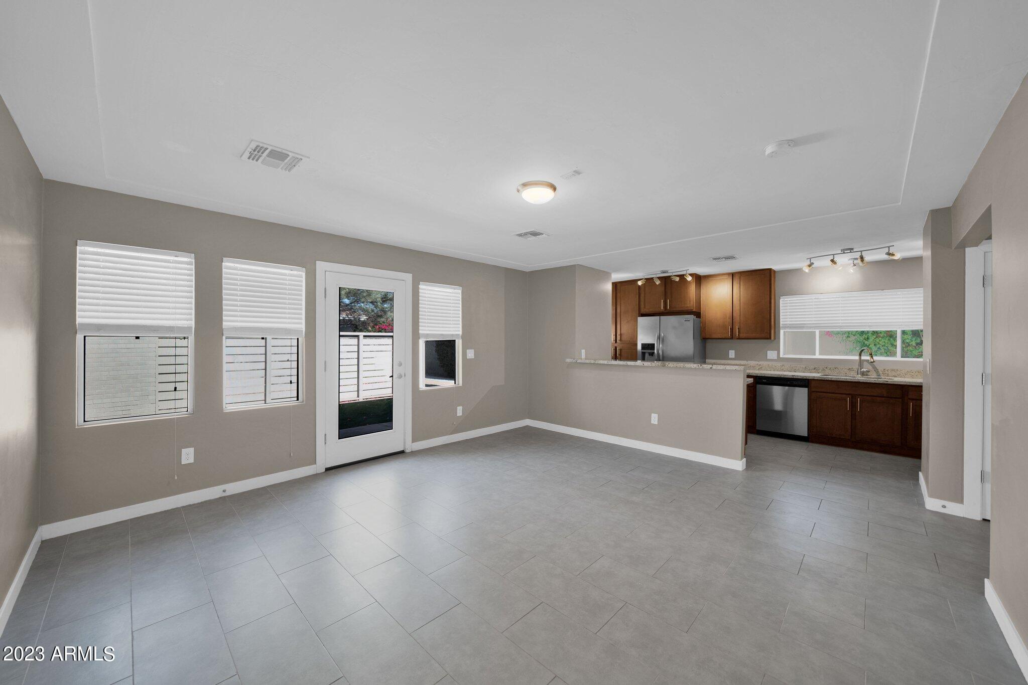 925 West McDowell Road, Unit 105 Phoenix, AZ 85007 - Photo 7 of 24 11-web-or-mls-DSC04477