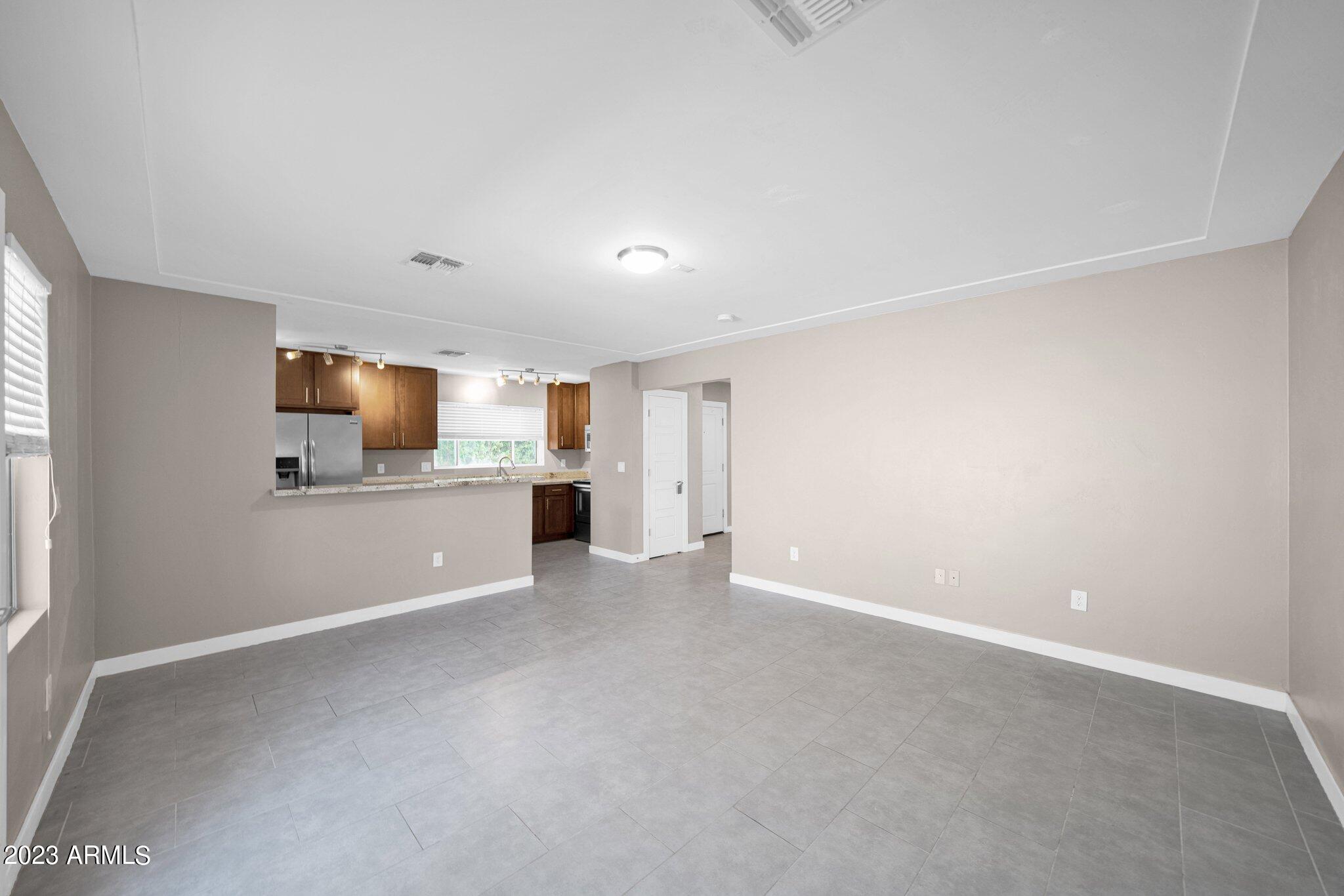 925 West McDowell Road, Unit 105 Phoenix, AZ 85007 - Photo 8 of 24 10-web-or-mls-DSC04476
