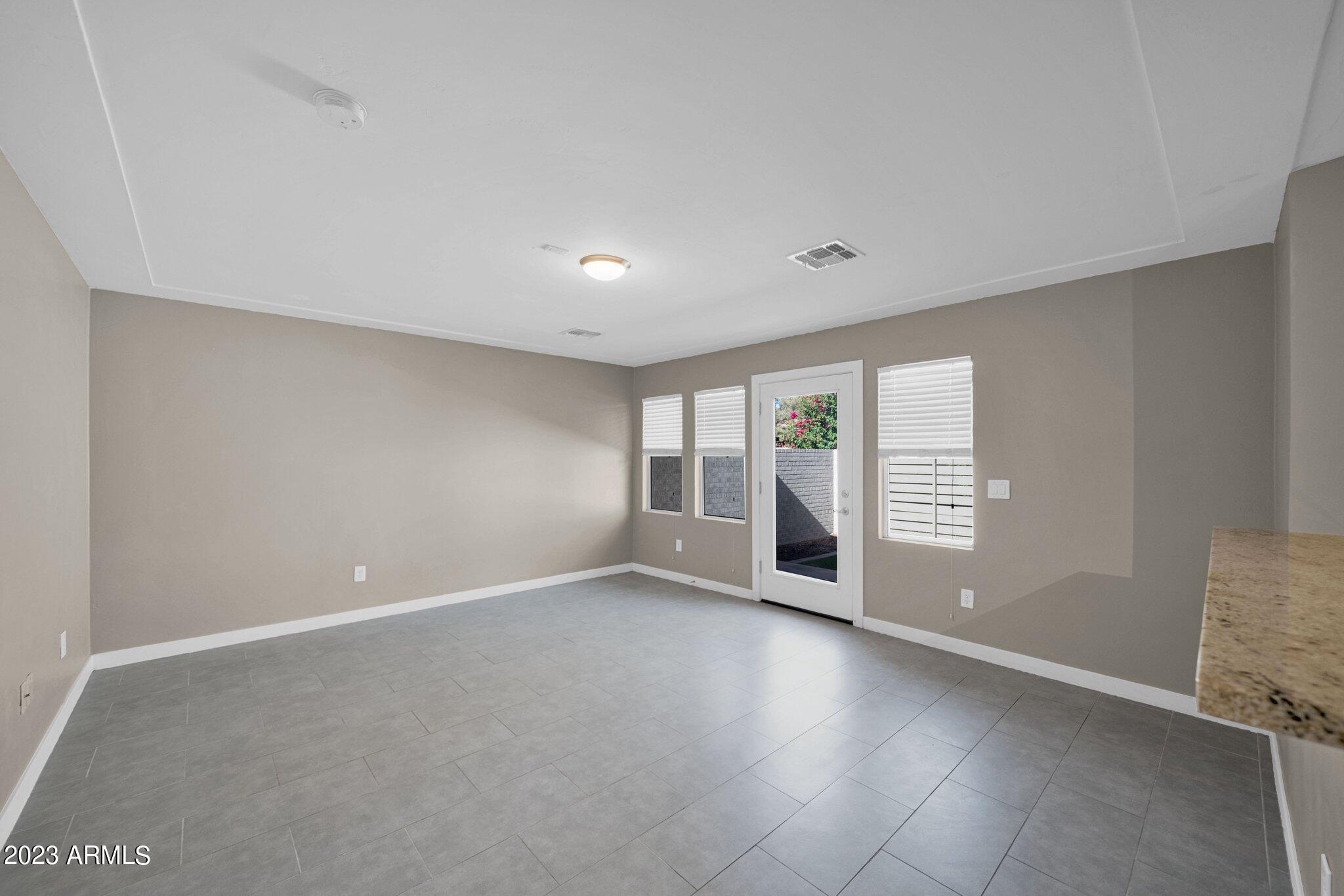 925 West McDowell Road, Unit 105 Phoenix, AZ 85007 - Photo 9 of 24 8-web-or-mls-DSC04473