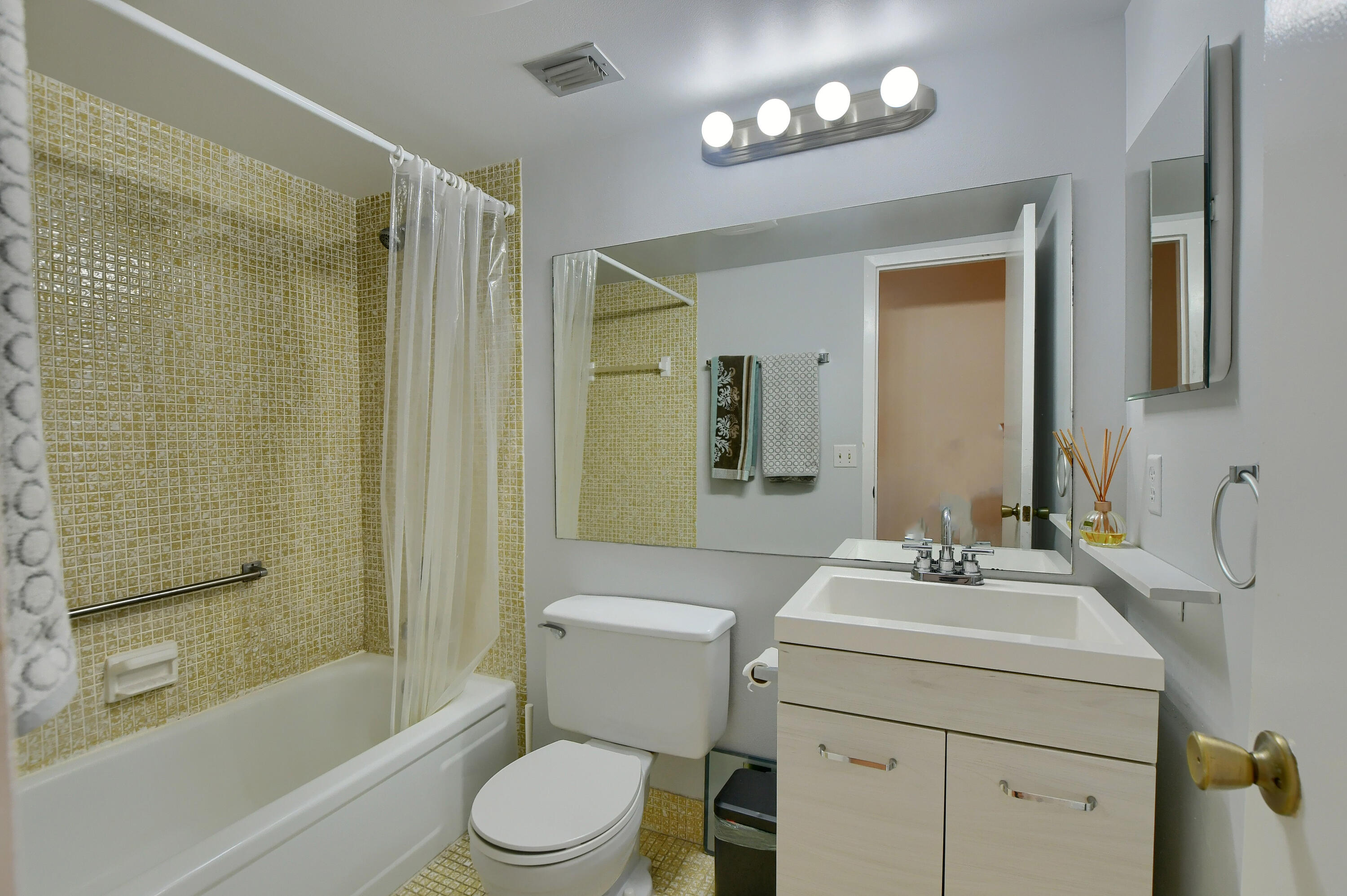 161 Mansfield D Boca Raton, FL 33434 - Photo 10 of 59 16_ebf_2550-hdr(5)