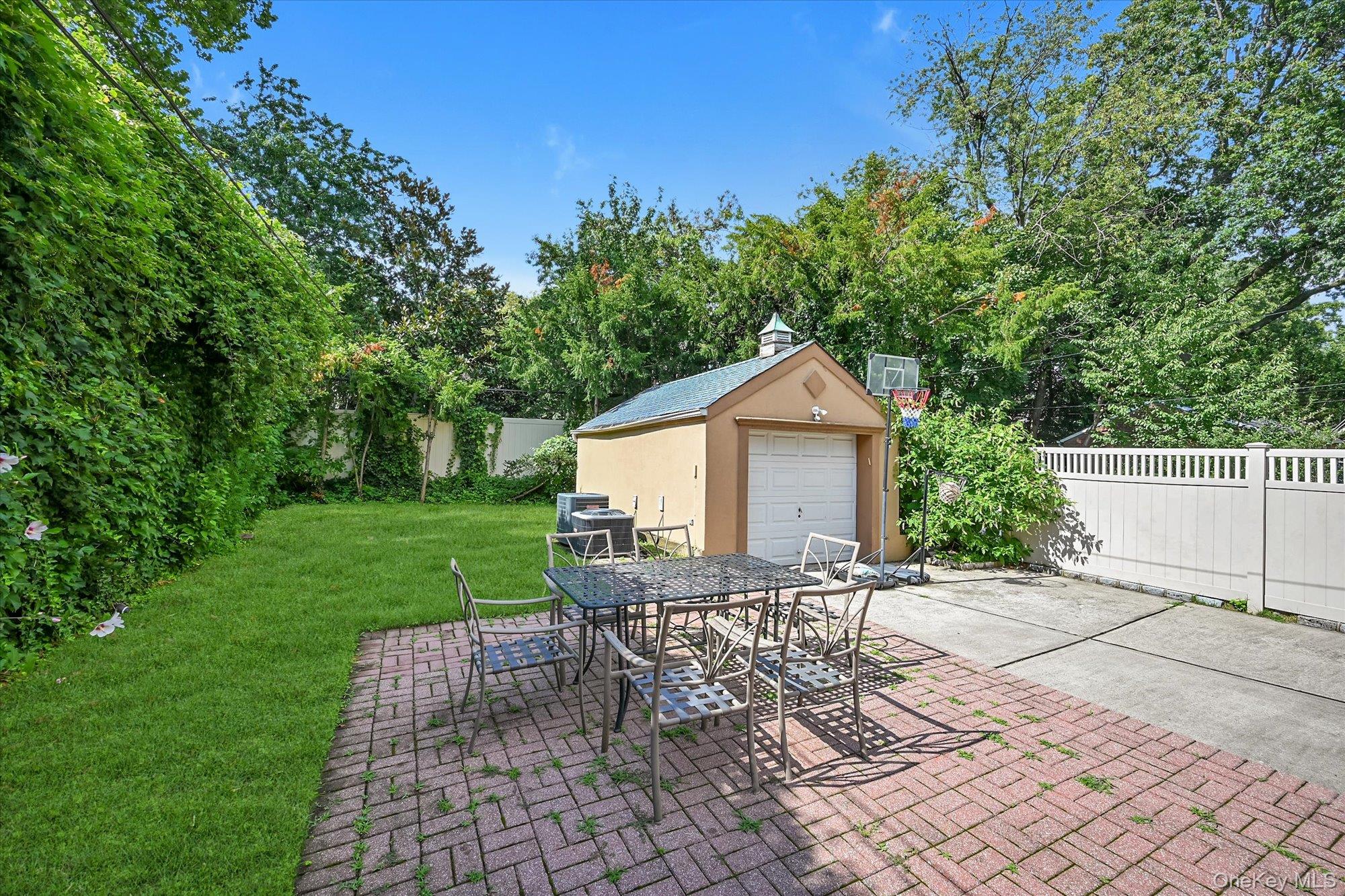 184-33 Tudor Road Queens, NY 11432 - Photo 23 of 24 Gallery Image 23