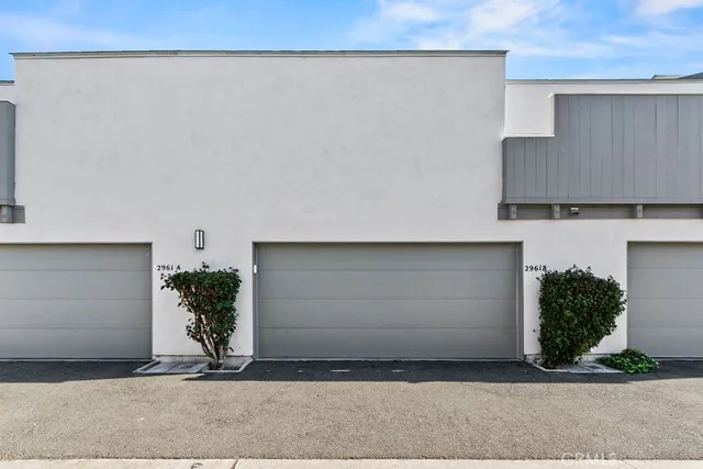 a house view with a outdoor space