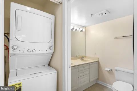 $325,000 | 19385 Cypress Ridge Terrace, Unit 519, Leesburg, VA 20176