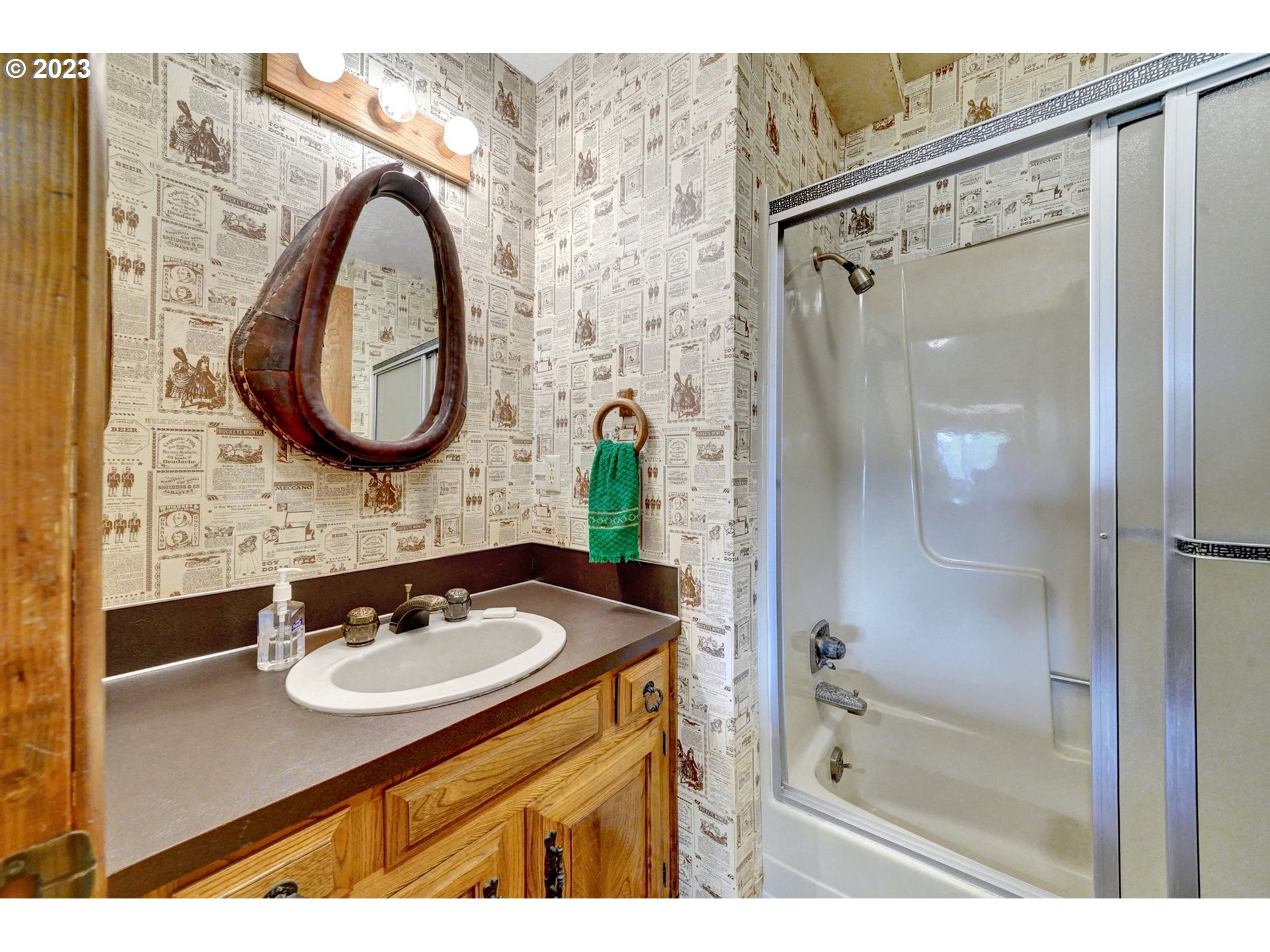 17080 South Holcomb Road Oregon City, OR 97045 - Photo 15 of 47 Bedroom