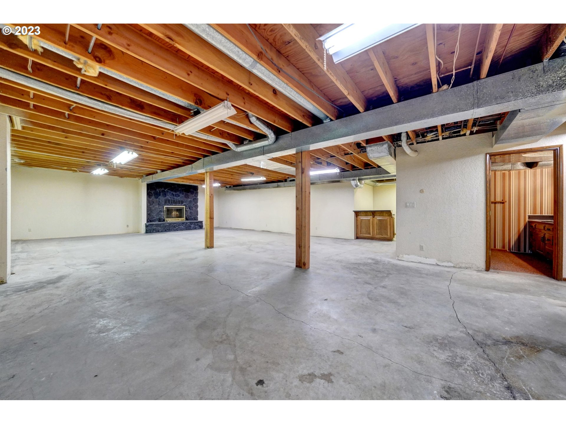 17080 South Holcomb Road Oregon City, OR 97045 - Photo 19 of 47 Finished Lower Level