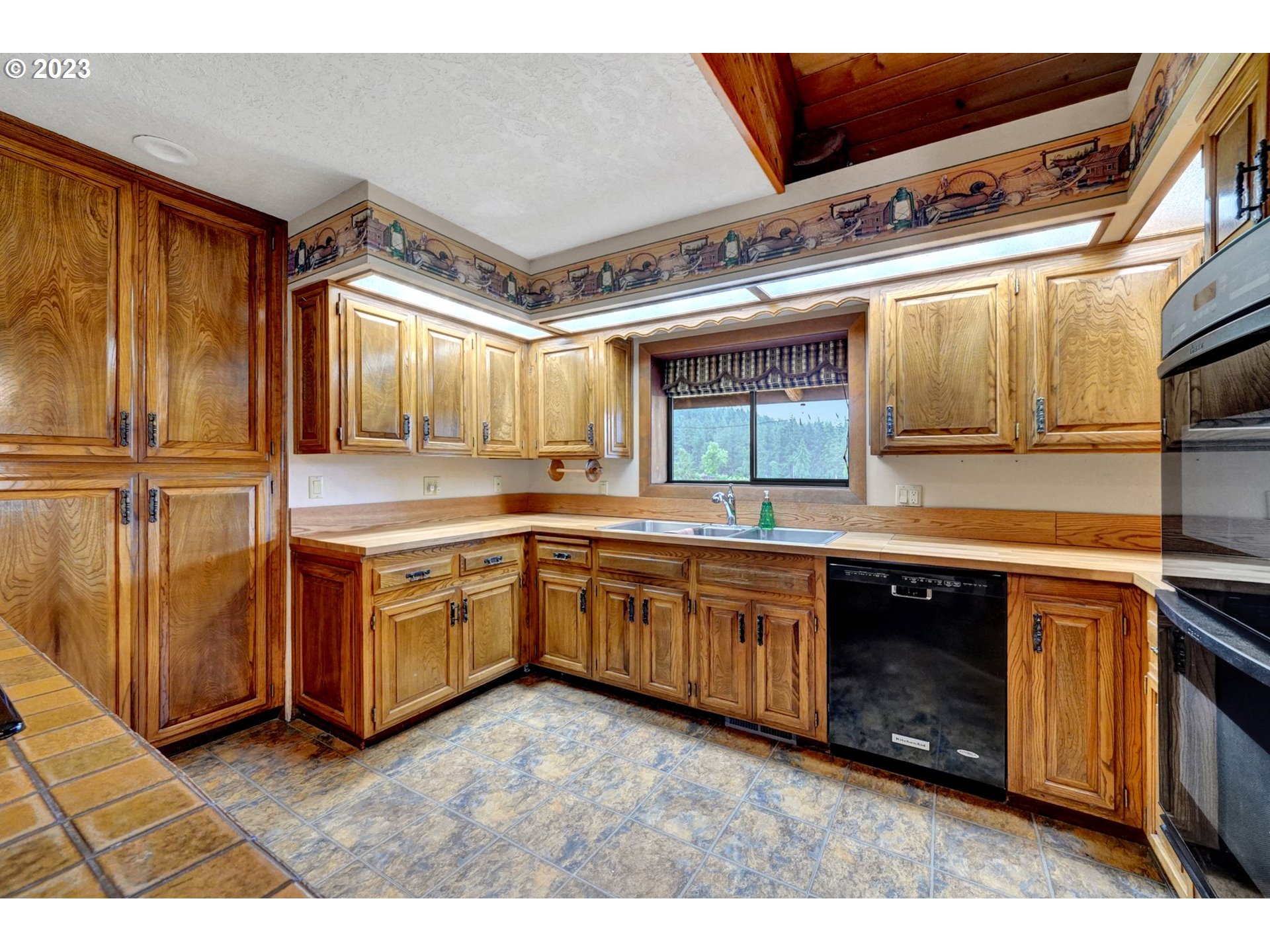 17080 South Holcomb Road Oregon City, OR 97045 - Photo 8 of 47