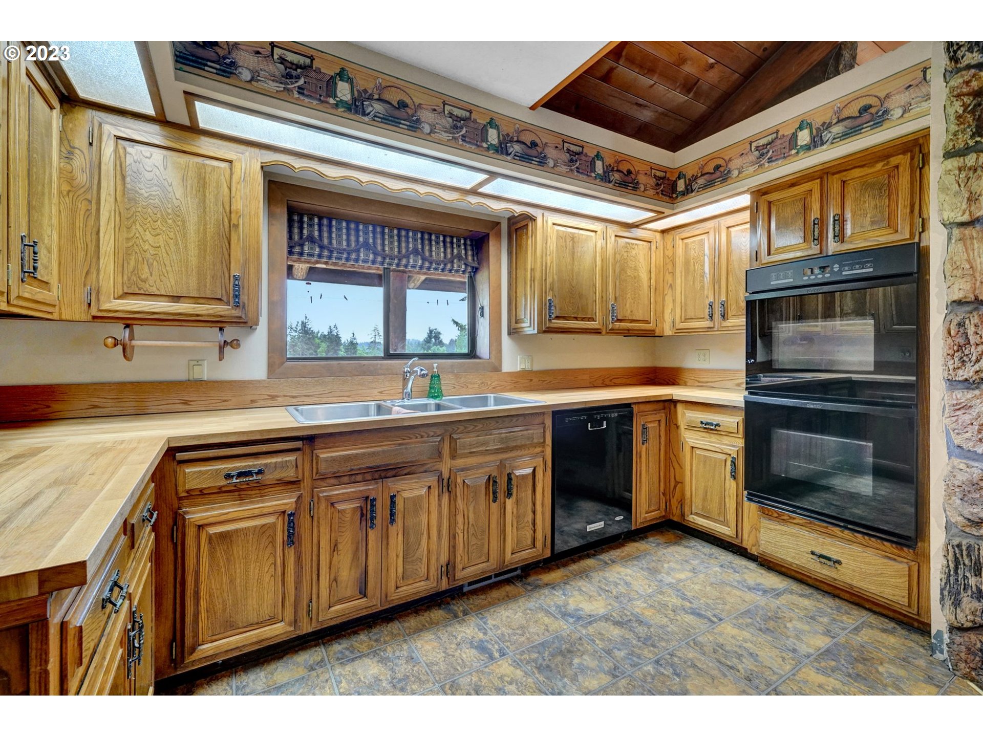 17080 South Holcomb Road Oregon City, OR 97045 - Photo 9 of 47