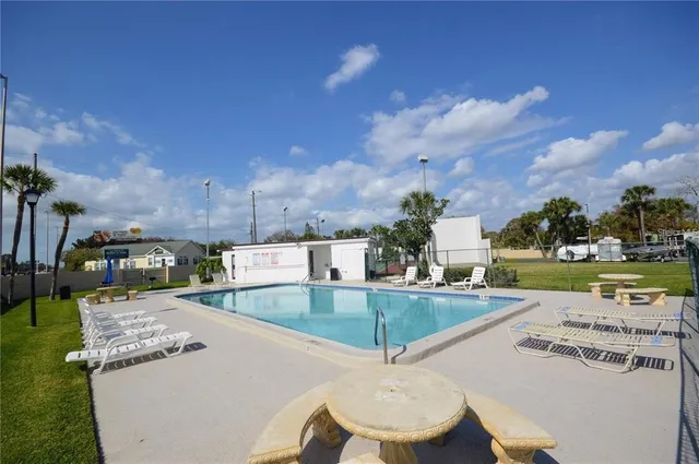 $1,250 | 9109 West Hillsborough Avenue, Unit J207, Tampa, FL 33615