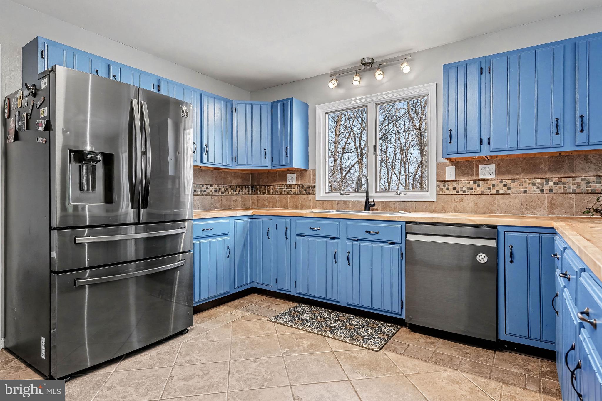 33 Edgewood Road Boyertown, PA 19512 - Photo 15 of 53 Kitchen
