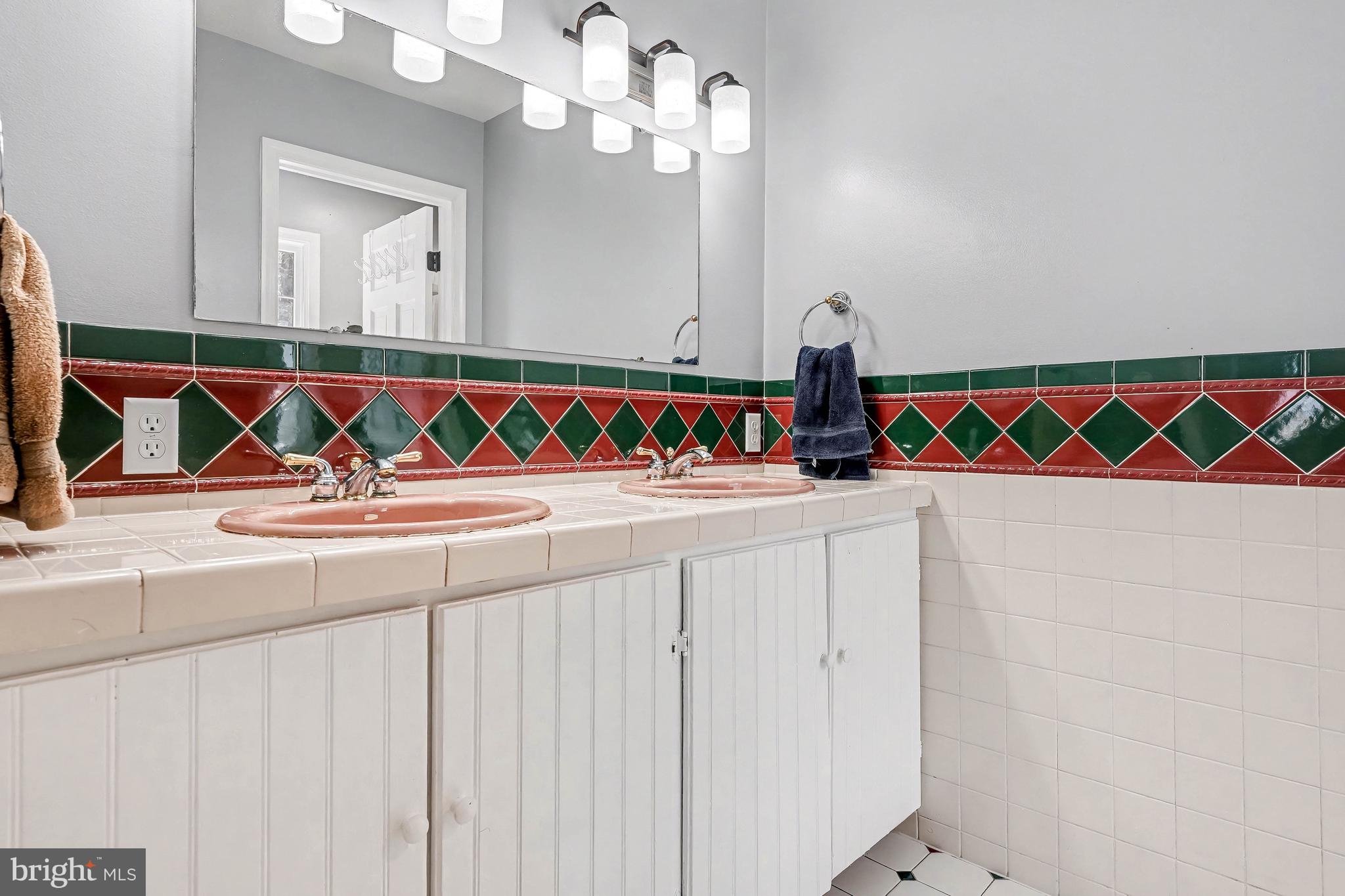 33 Edgewood Road Boyertown, PA 19512 - Photo 26 of 53 Owners Bath