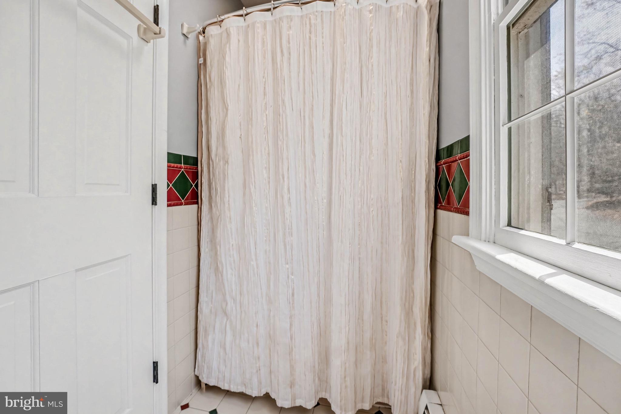 33 Edgewood Road Boyertown, PA 19512 - Photo 27 of 53 Owners Bath