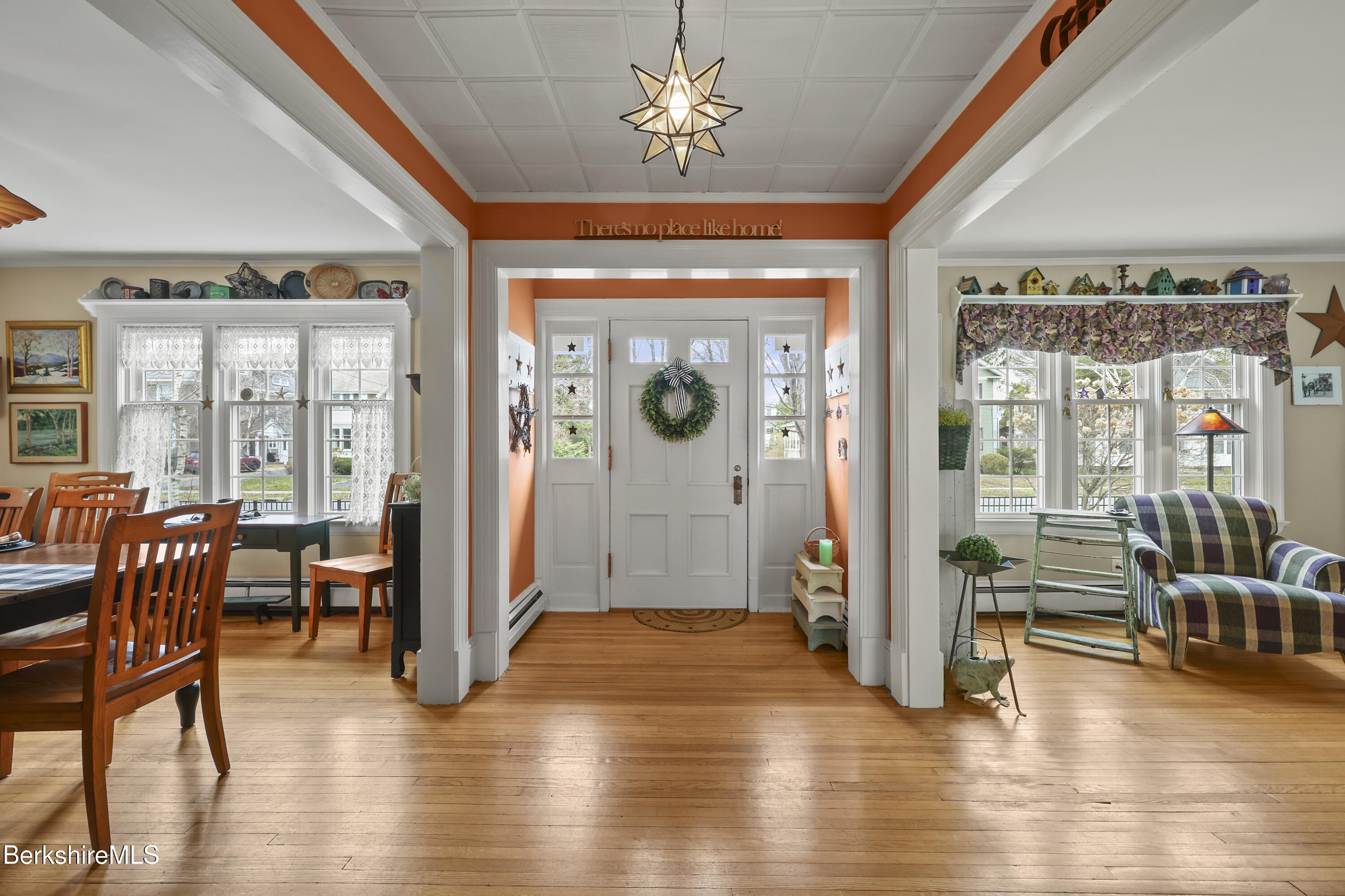 133 Pomeroy Avenue Pittsfield, MA 01201 - Photo 4 of 50 spacious entry